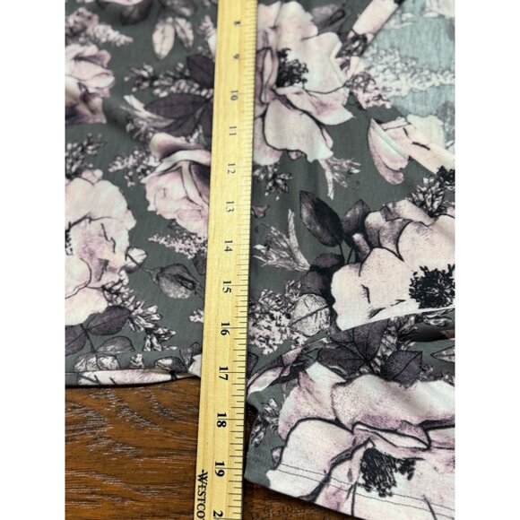 NEW LuLaRoe Womens Knit Tunic Top S Short Sleeve Gray Pink Floral Scoop Neck - Picture 6 of 7